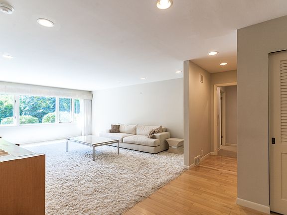 5th image of 344 Hastings Ave