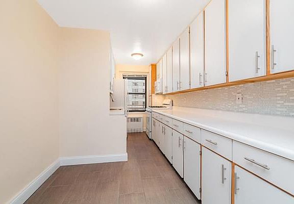 3rd image of 12340 83rd Ave APT 4H