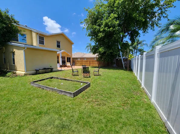 9001 Paragon Way, Boynton Beach, FL 33472