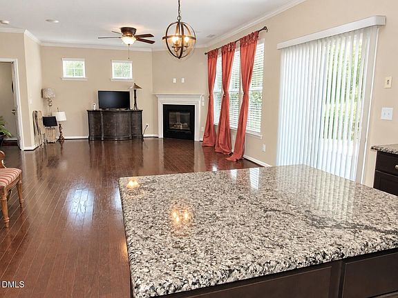 5th image of 724 Forrest Ln