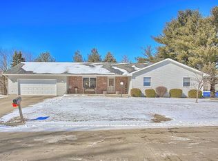 403 Tamula Dr, Mahomet, IL 61853