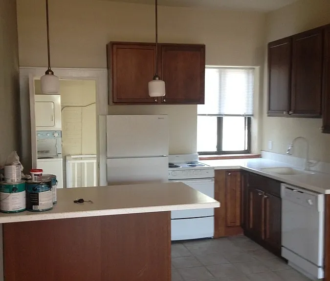 1529 W 34th Ave — Photo 2