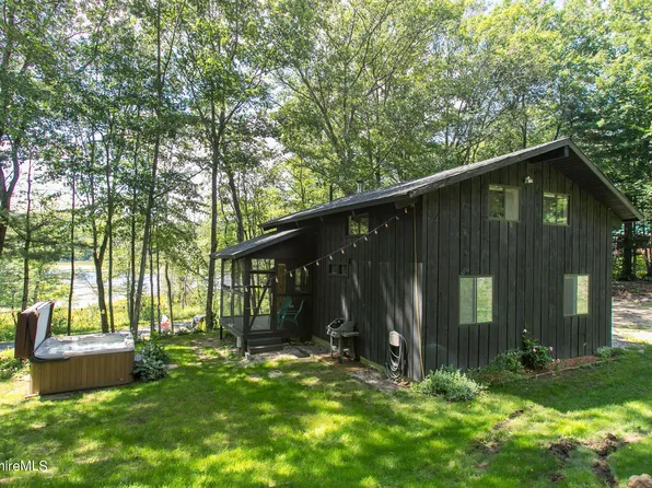 17 S Sandisfield Rd, Sandisfield, MA 01255