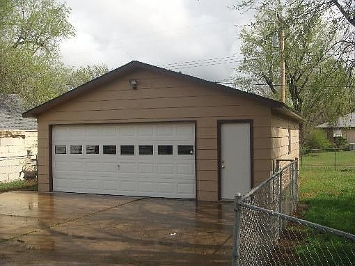 4th image of 913 N Poplar St