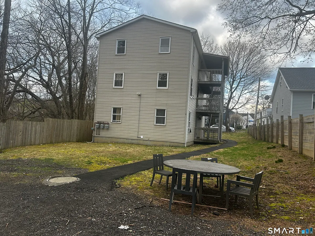 Building Photo - 9 Concord St #3