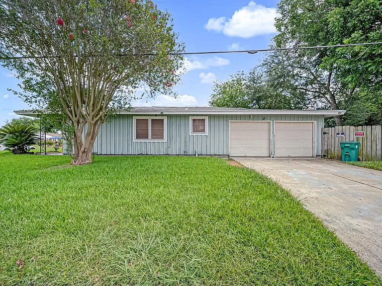 3702 Malone Dr — Photo 2