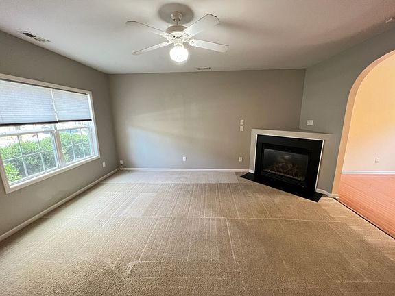 3rd image of 819 Woodside Park Ln