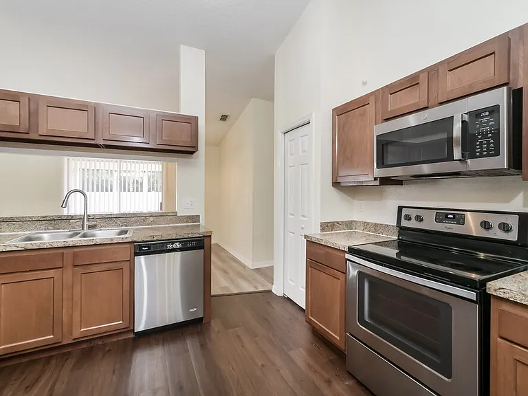 7172 Summit Dr — Photo 6