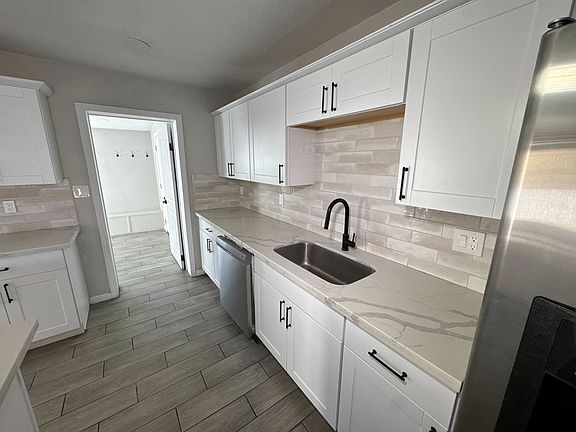 3rd image of 2619 W Corrine Dr