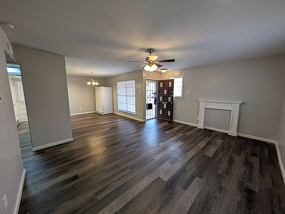 3rd image of 818 Calvin Dr