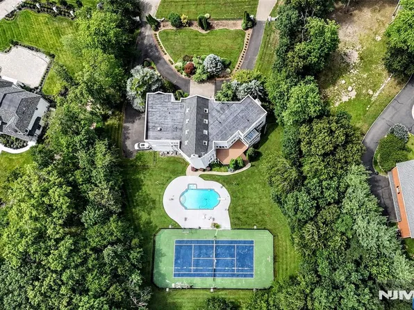 20 Burning Hollow Road, Saddle River, NJ 07458