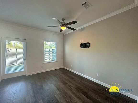 4th image of 1811 Stable Ln