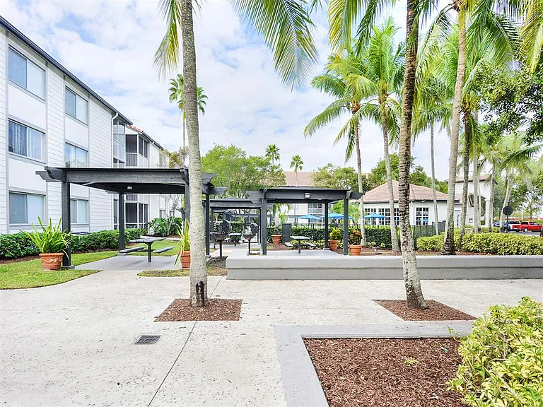 Sabal Pointe — Photo 26