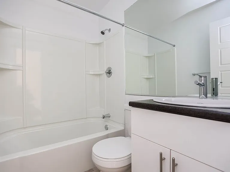 6105 Roblin Blvd — Photo 12