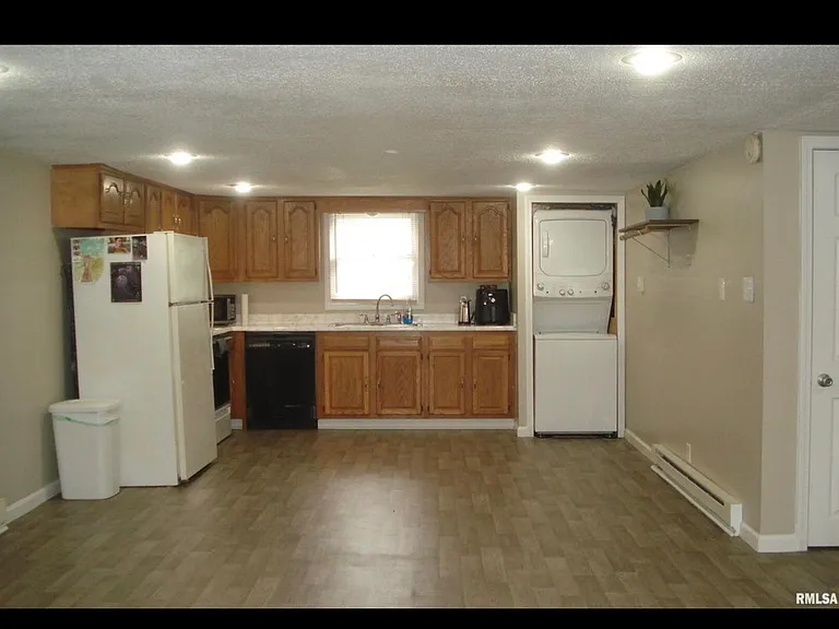 127 W Illinois Ave — Photo 2