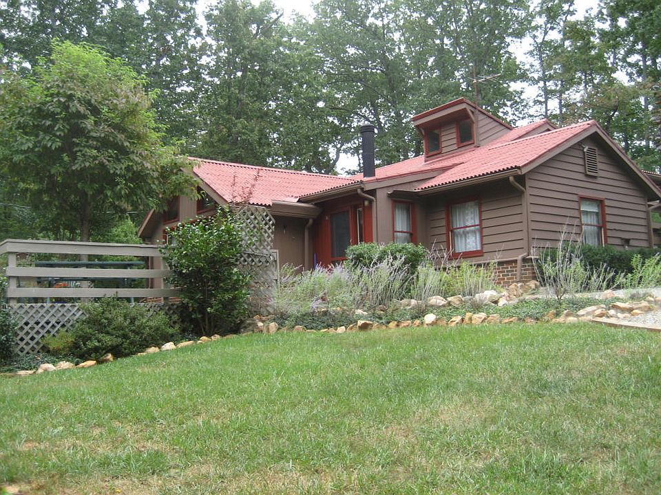 1st image of 1320 Russell Dr