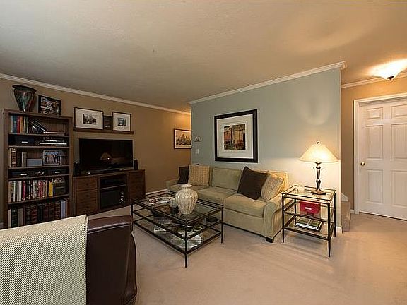 4th image of 2416 Peachwood Cir #11