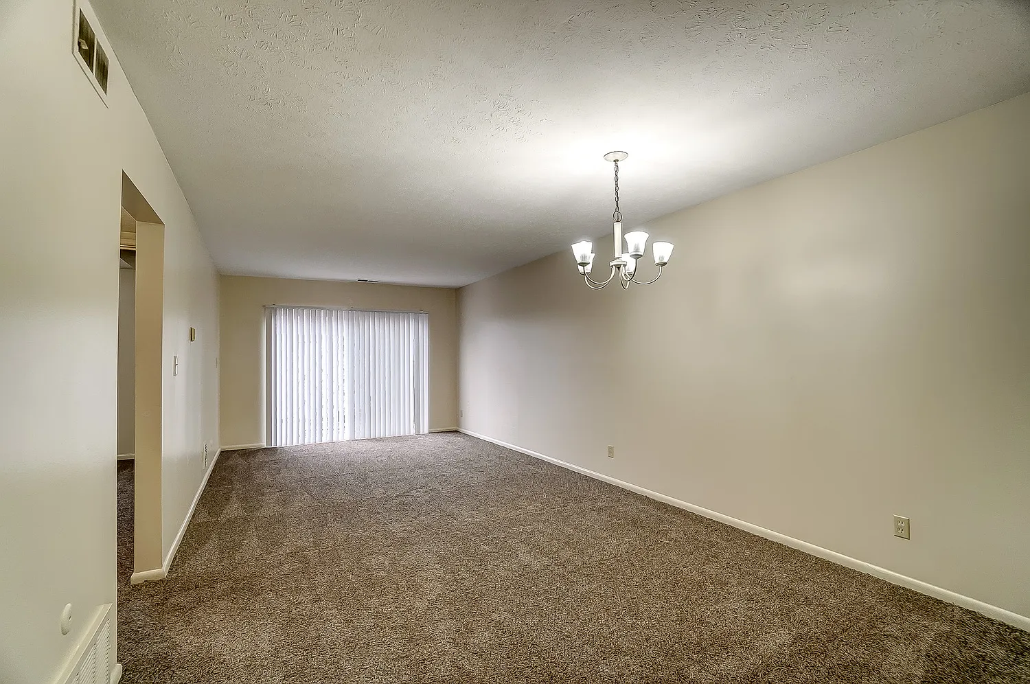 Embassy Plaza Apartments — Photo 2