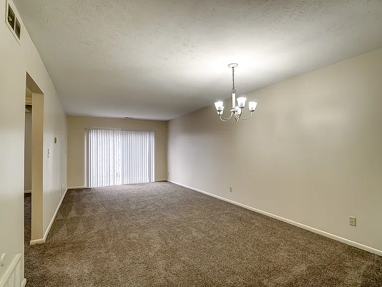 Embassy Plaza Apartments — Photo 2