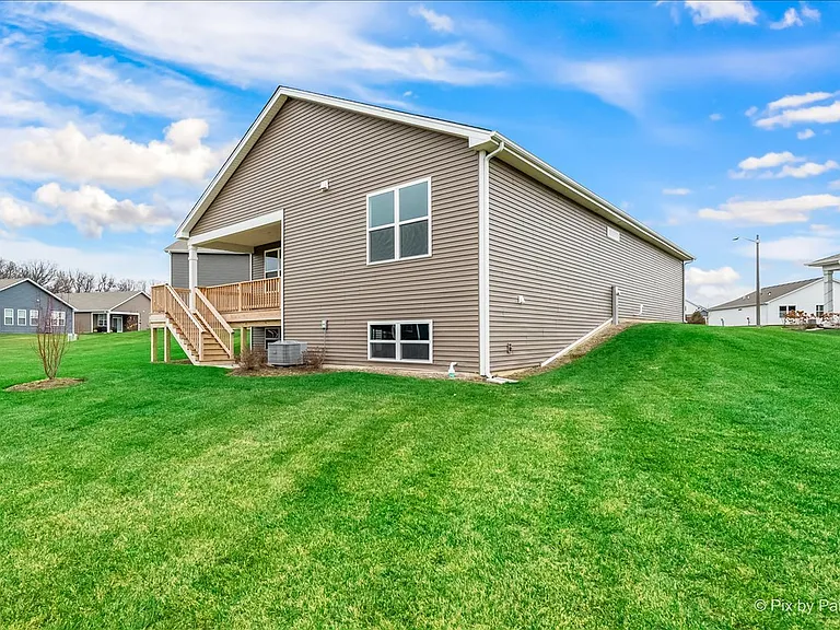 301 Westminster Ct — Photo 52