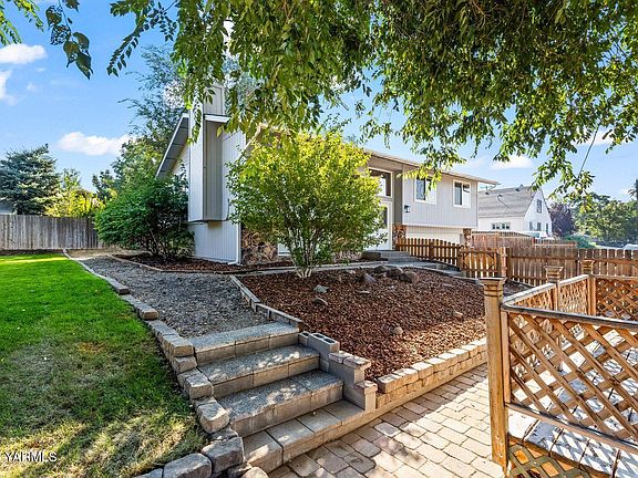 3rd image of 3209 Tieton Dr