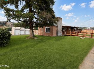 1105 W Cherry Ave, Selah, WA 98942