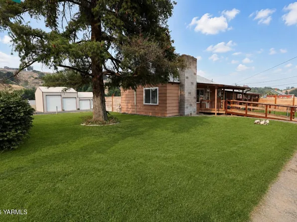1105 W Cherry Ave, Selah, WA 98942