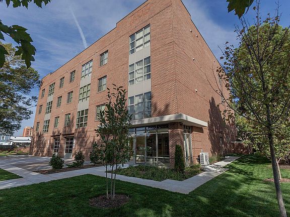 4th image of 905 N Jackson St APT 403