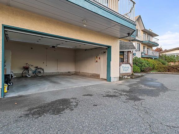 3rd image of 2567 Victoria St #209