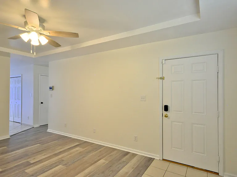 973 Hot Shot Dr — Photo 4