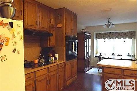 5th image of 3900 Twin Creek Dr