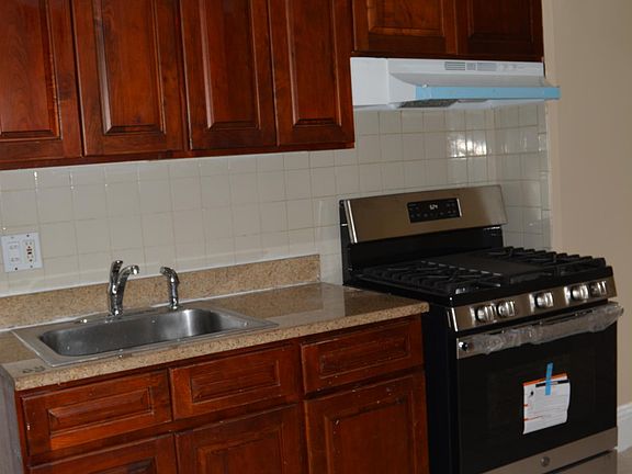 3rd image of 25 Bell St #2
