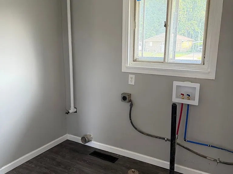 2905 Fairmount St NE — Photo 10