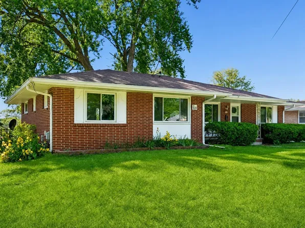 1620 63rd St, Windsor Heights, IA 50324
