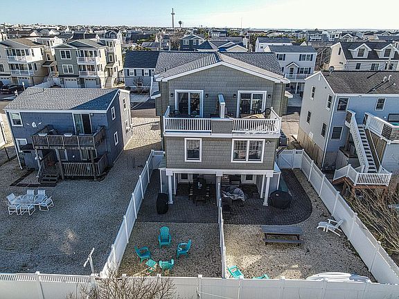 3rd image of 16 W Harrington Ave #2