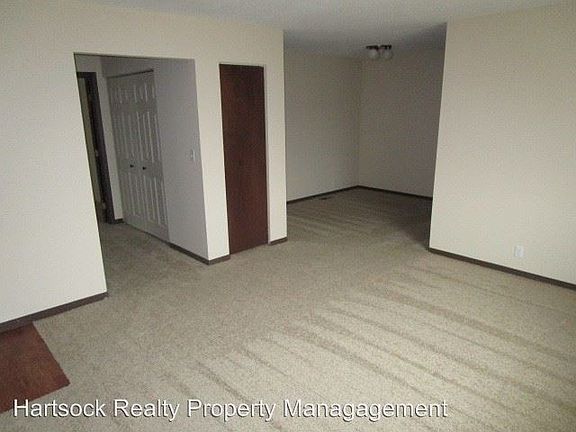 3rd image of 658 S Roberts Ave APT 16