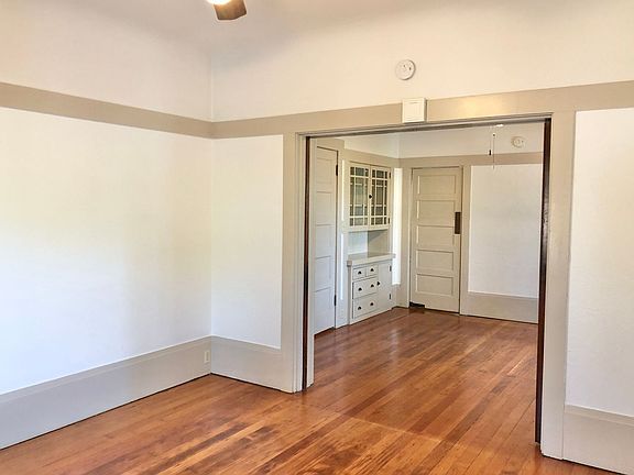 3rd image of 901 26th St APT 3S