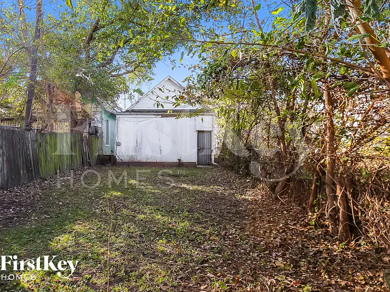 2447 Norton Ave — Photo 18
