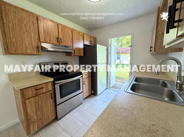 3047 Perry Ave, Lake Worth, FL 33463