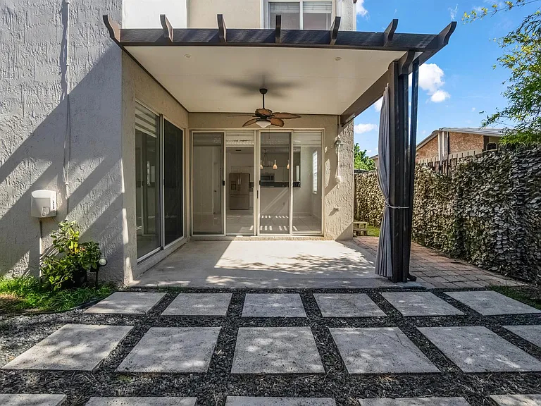 9002 SW 214th St — Photo 31