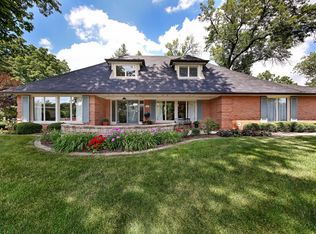 84 Baybrook Ln, Oak Brook, IL 60523