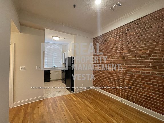 4th image of 587 Cherry St Unit 4