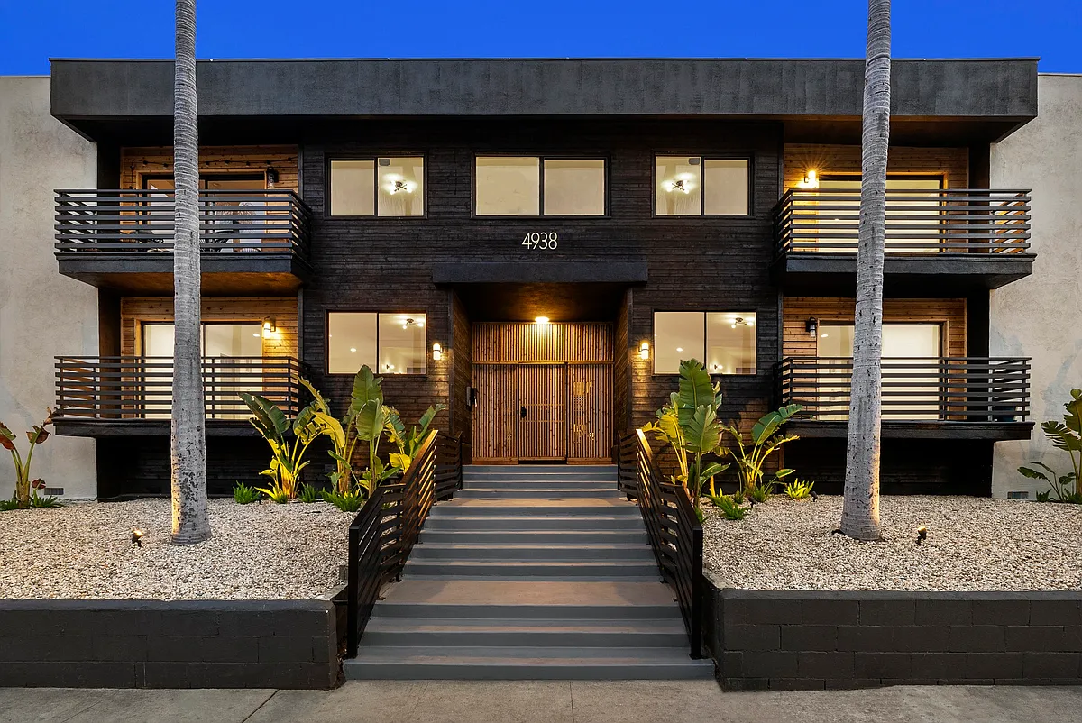 Building Photo - 4938 Rosewood Ave