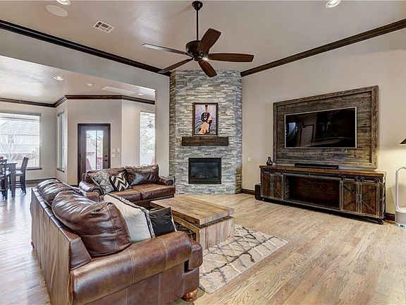 4th image of 3117 Hillside Dr