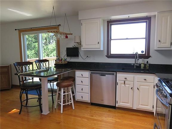 4th image of 3000 Greenridge Dr