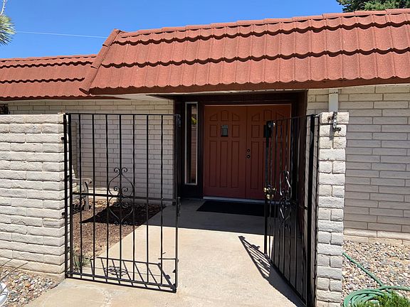 2nd image of 4718 Westridge Pl NE
