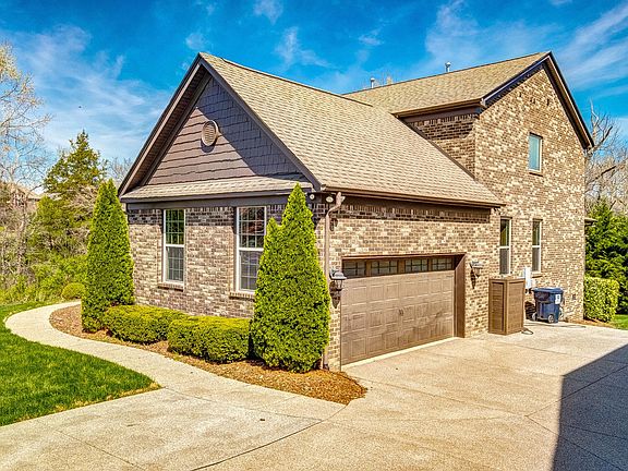 3rd image of 316 Whitman Ct