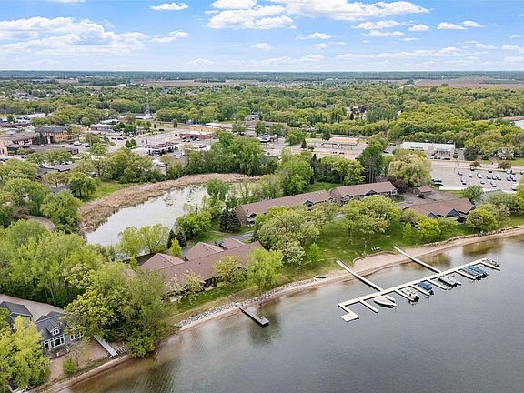 3rd image of 290 Shoreview Est
