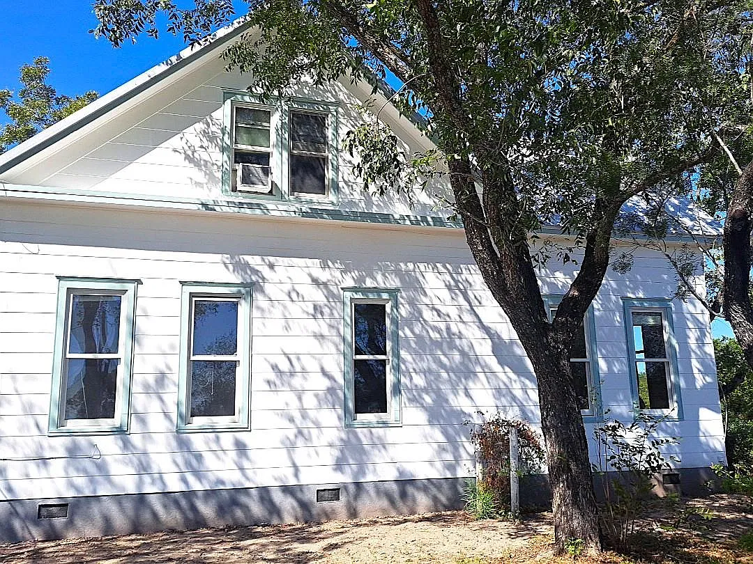 4 bed, 2.5 bath, 1947 sqft, $2,000 — Photo 4
