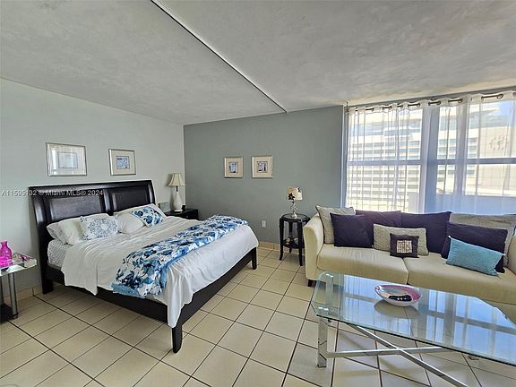 5th image of 2899 Collins Ave APT 1021